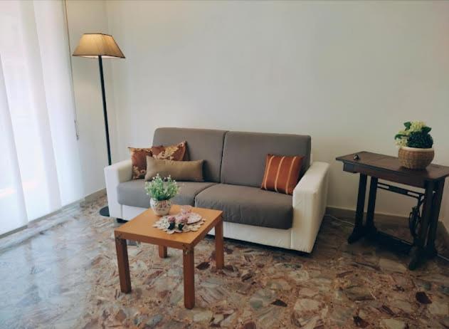 Appartamento Delizioso Con Terrazzo In Centro-Delicious Apartment With Terrace 圣雷默 外观 照片